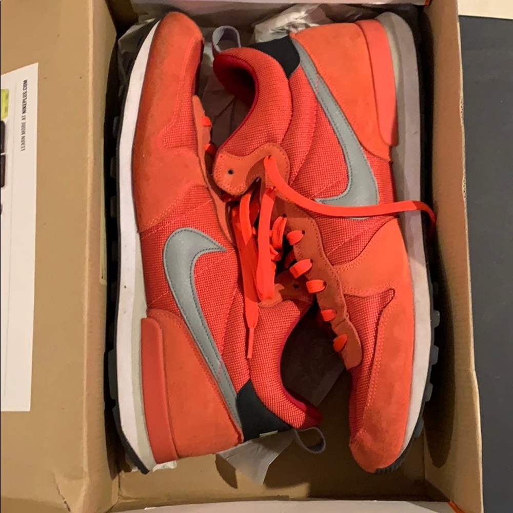 Nike internationalist sneaker